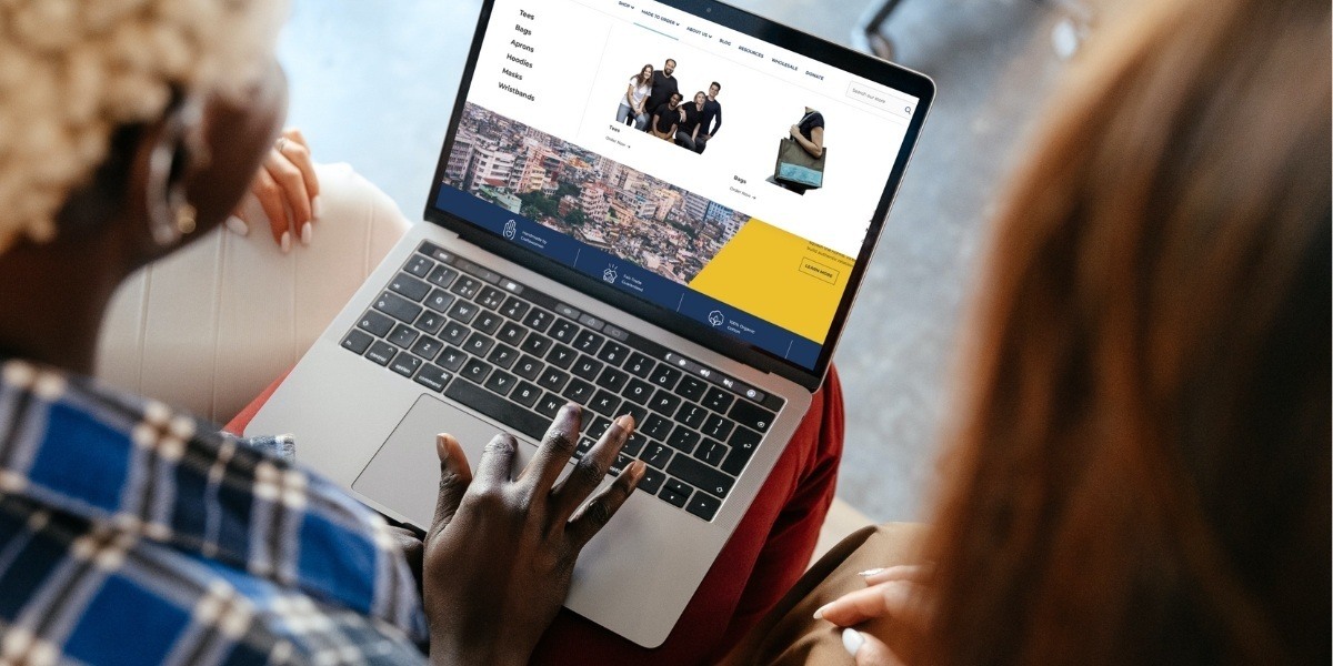 Two women browsing Joyya.com on laptop